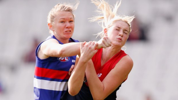 The Bulldogs' Aasta O'Connor spoils Melbourne's Tayla Harris.