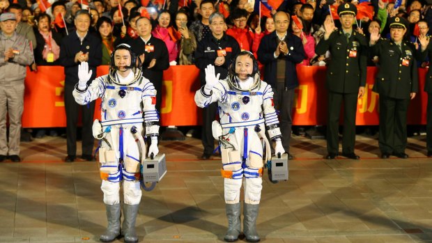 Jing Haipeng, right, and Chen Dong get a heroes' send-off from Chinese officials and the public.