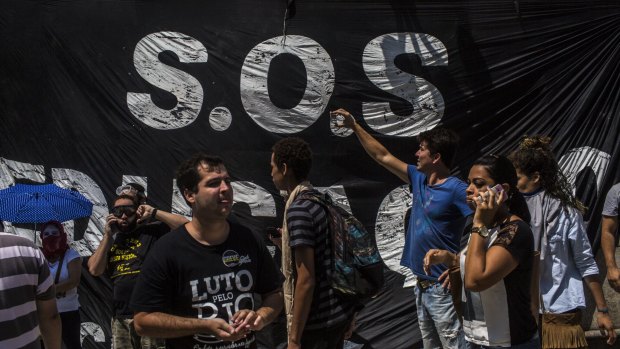 Police clashed with protesters for the second time in a week as representatives began discussing a sweeping austerity package to shore up Rio de Janeiro state finances. 