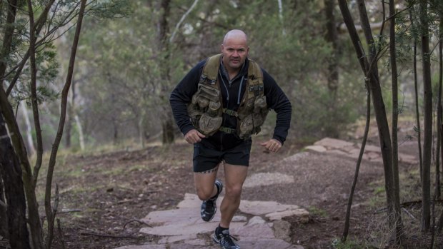 Todd Berry will run a 100-kilometre ultramarathon to commemorate the Anzac centenary and raise money for veterans.
