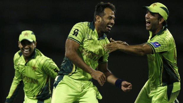 Pakistan's Wahab Riaz (centre) celebrates with teammates after dismissing Zimbabwe's Tawanda Mupariwa for a duck.