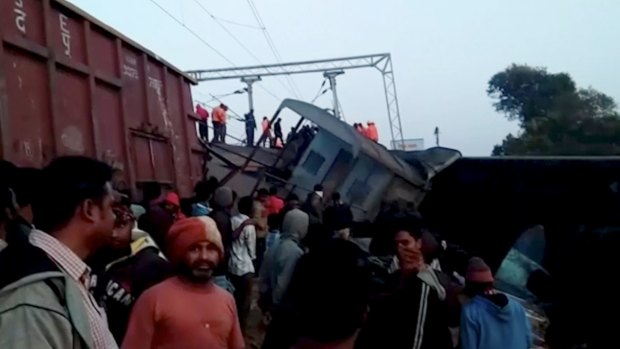 The engine and coaches of the Hirakhand Express from Jagdalpur to Bhubaneshwar derailed at 11.15 pm.