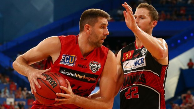 Tom Jervis has signed a three-year deal with the Bullets.