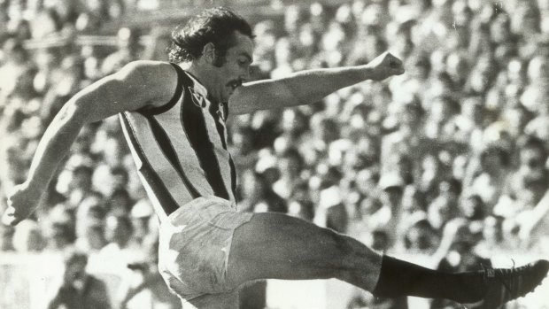 Phil Manassa in action in the 1977 grand final replay.