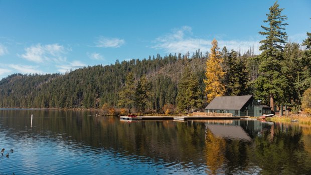 The lodge is located in Deschutes National Forest.