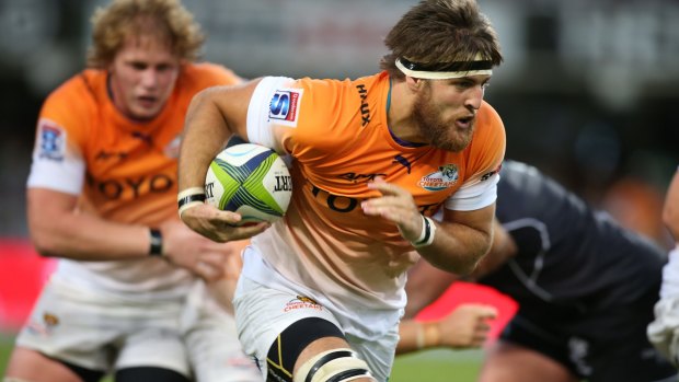 Boom Prinsloo of the Cheetahs charges at the Sharks.