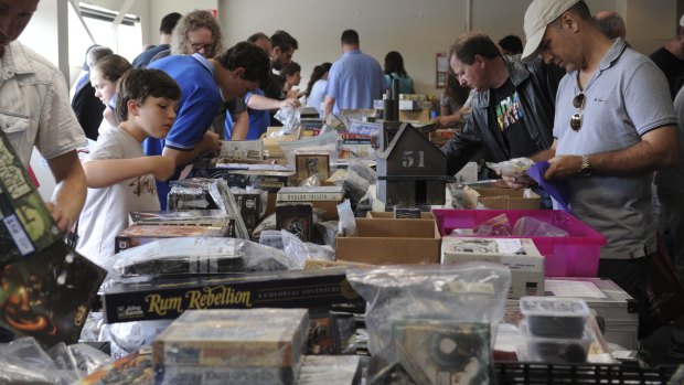 Secondhand games for sale at CANCON.