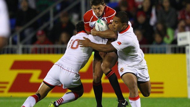 Tongan flanker Sione Vaiomounga (right).