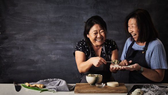 Maehashi and her mother Yumiko in the kitchen. 