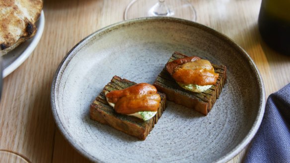 Crispy potato with sea urchin.