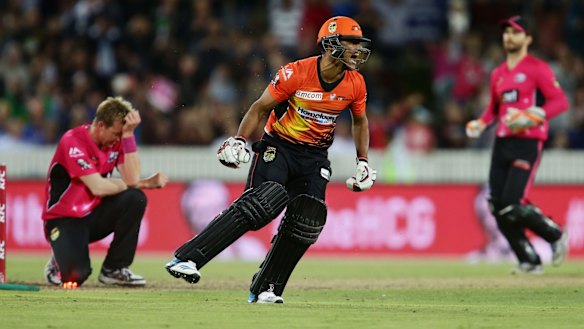 Tough way to end: Brett Lee slumps to his knees as Yasir Arafat celebrates his side's final-ball victory.