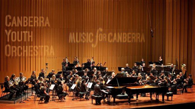 Pianist Dr Edward Neeman and the Canberra Youth Orchestra conducted by Leonard Weiss play Gershwin's <I> Rhapsody in Blue<I>. 