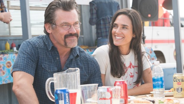 Josh Brolin and Jennifer Connelly in Only the Brave.