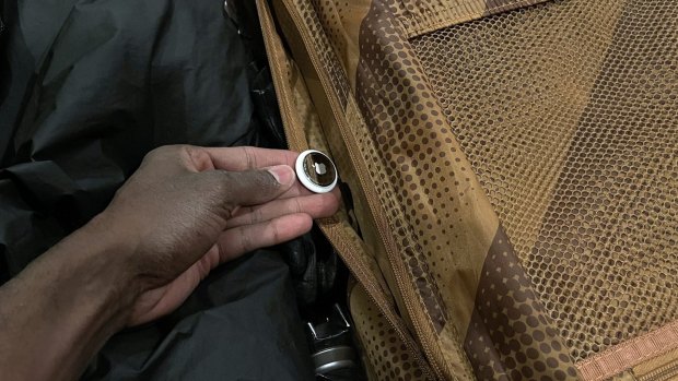 Filmmaker Errol Webber uses AirTag to track down luggage missing from  United Airlines flight