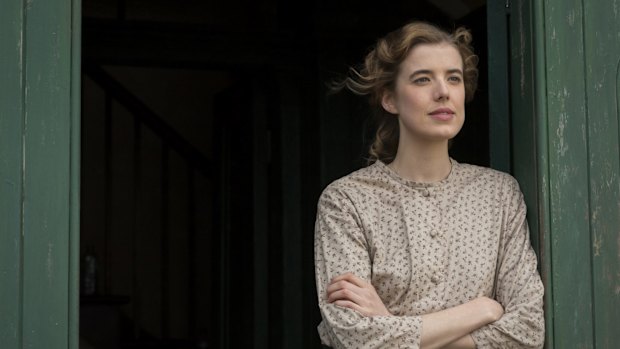 Agyness Deyn as Chris Guthrie.