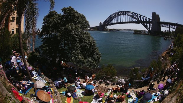 People scrambled early for a prime position at Kirribilli last New Year's Eve and are expected to do the same this year.