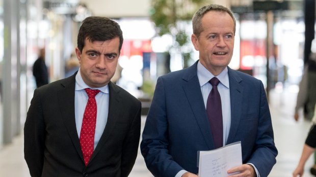 Labor leader Bill Shorten had been left looking impotent to the Labor Right in the face of serious allegations against Sam Dastyari. 
