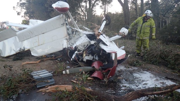 A pilot and passenger have escaped a light plane crash in Mount Barker