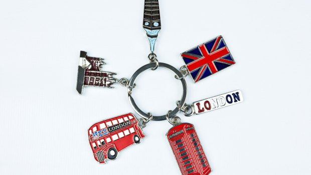 London souvenir key ring.
