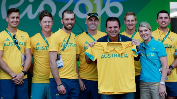 Eduardo Paes, centre, poses for photos with Australian delegation head Kitty Chiller and members of the Australian hockey team on Wednesday.