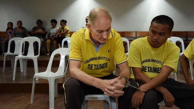 Peter Scully inside the Cagayan De Oro court handcuffed to another inmate on his first day of his trial in 2016.