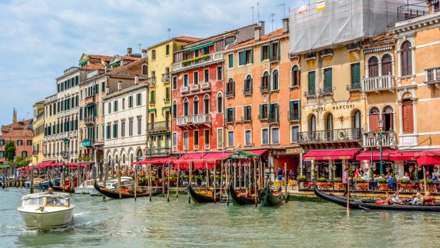 Buildings on Riva del Vin on the Grand Canal, Venice.