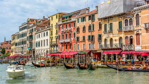 Buildings on Riva del Vin on the Grand Canal, Venice.