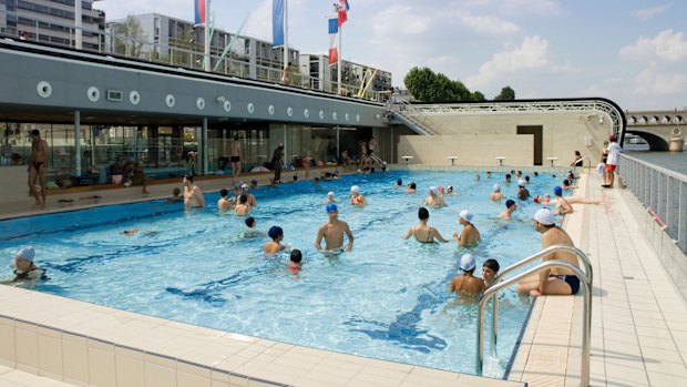 The rules of French pools can be tricky for foreigners.