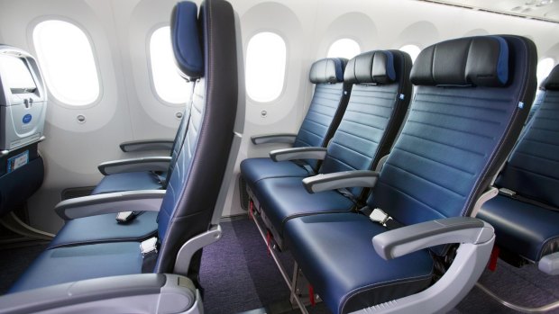 United Airlines Dreamliner 787-9 Economy Plus cabin.