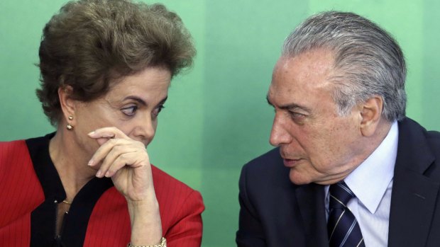 Dilma Rousseff (PT) talks with Vice-President Michel Temer (PMDB), in Brasilia.