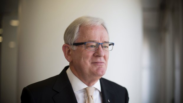 Trade Minister Andrew Robb says MPs agitating for leadership change should "pull their heads" in.