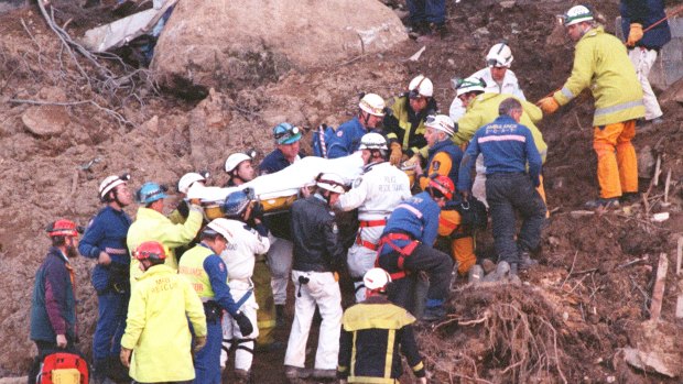 Stuart Diver being rescued from the Thredbo landslide in August 1997.