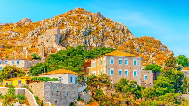 Houses over the main port of Hydra.