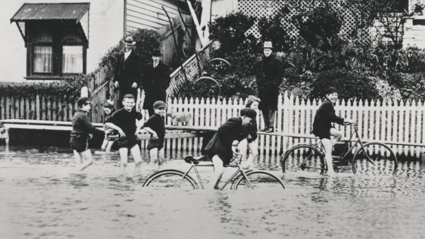 The 1923 flood kept Hawthorn residents on their toes ... and bikes.