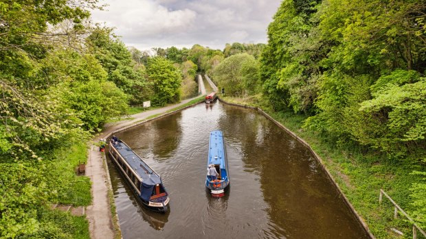 Narrowboats in the Llangollen Canal, built by Thomas Telford, manoeuvering before crossing the Chirk Aqueduct.