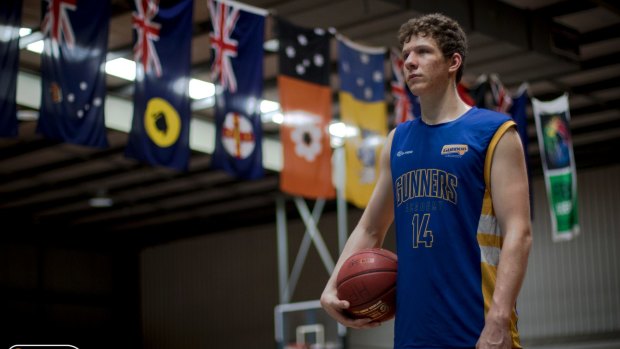 Canberra Gunners basketballer Glenn Morison has joined the Cairns Taipans.