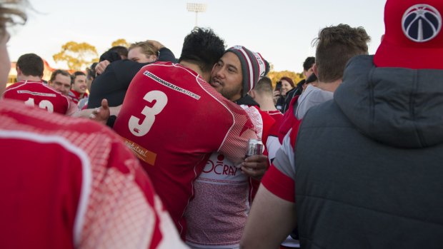 Christian Lealiifano's brother celebrates with Vikings players.