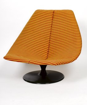 Gordon Andrews' Rondo chair had a fibreglass shell with spun aluminium base, and covered in Knoll wool fabric.