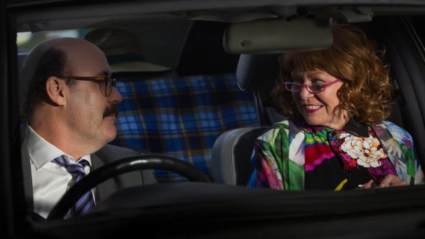 Sam Simmons and Jacki Weaver in a a scene from the ABC comedy <i>Squinters</i>.