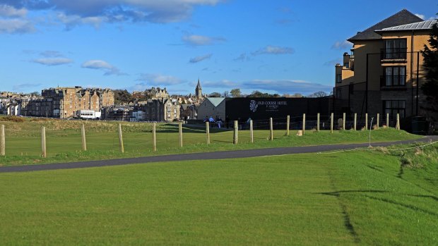 The real-life tee shot on the 17th at St Andrews. And yep, you just hit it over the hotel!