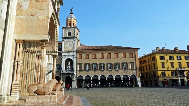 The Duomo (cathedral) and Palazzo Communale (town hall) on Piazza Grande in Modena.