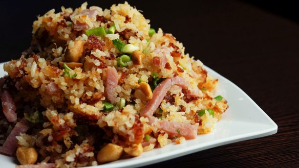 Crunchy fried rice with ham.