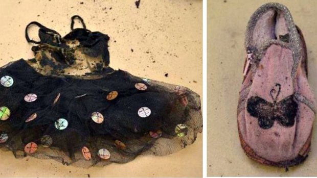 The clothing found in the suitcase with the little girl's bones in Wynarka.