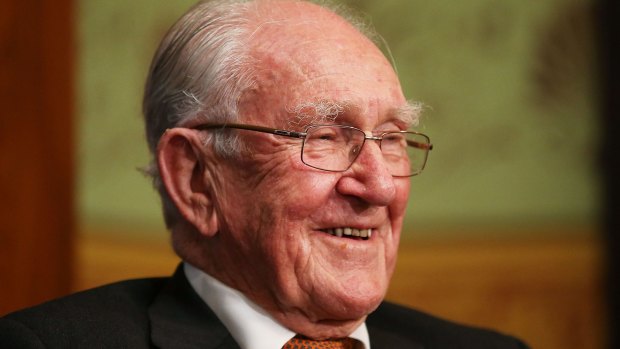 Death announced: Malcolm Fraser.