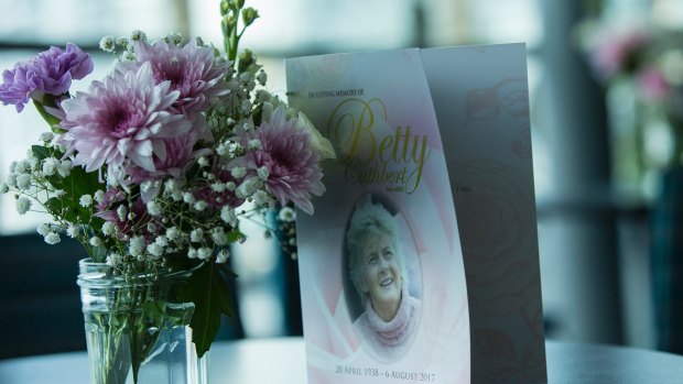 Hundreds of mourners turned out to remember their hero Betty Cuthbert at a service at the Mandurah Performing Arts Centre.