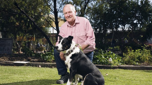 Independent candidate for New England Tony Windsor with his dog Mac.