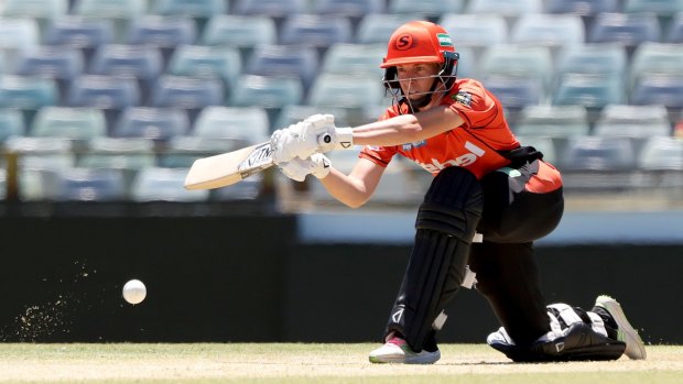 Elyse Villani on the attack for Perth Scorchers on Tuesday.