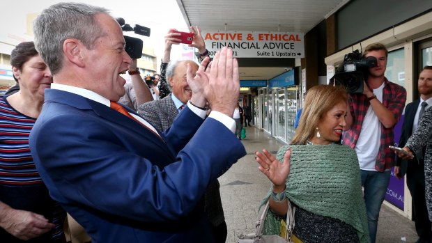 Mr Shorten applauds the performance. 