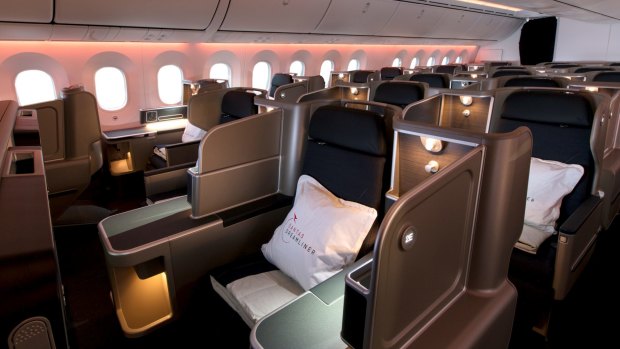 澳航787梦想飞机商务舱。商务旅行者澳航已经显著下降,预计下降13%,专业人士使用在线会议服务。半岛sportsvip11