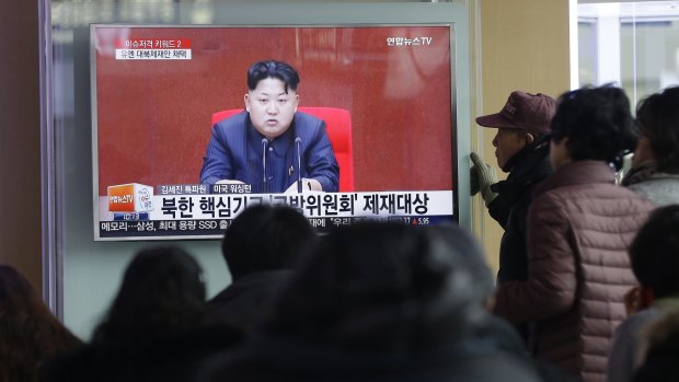 People watch a TV news program showing North Korean leader Kim Jong-un at Seoul Railway Station on Thursday.